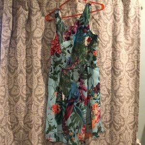 Floral print sleeveless dress.